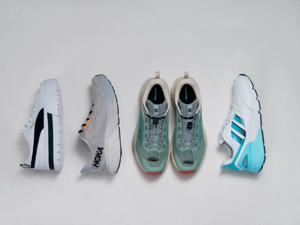 Αθλητικά παπούτσια από Puma, Hoka, Salomon και adidas
