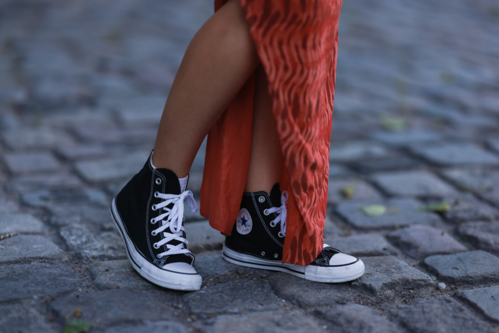 μαύρα γυναικεία sneakers converse all star με λευκά κορδόνια