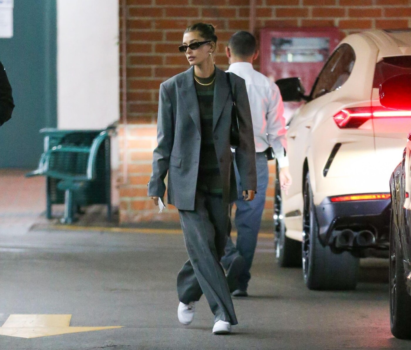 Αθλητικά παπούτσια στο γραφείο– πώς να τα φορέσεις; | epapoutsia.gr blog