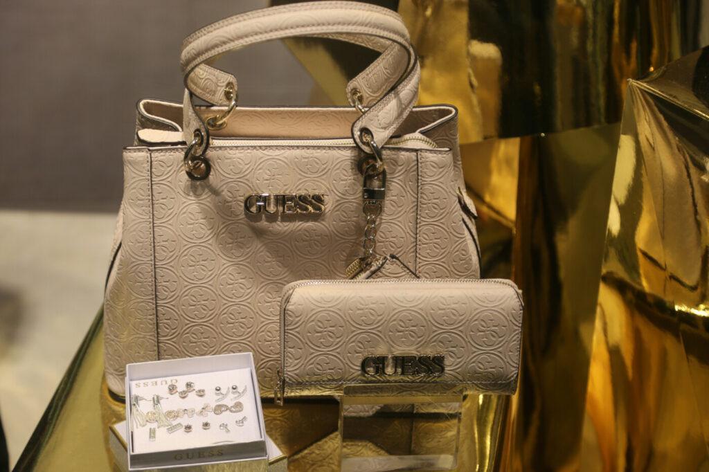 αυθεντική μπεζ τσάντα Guess